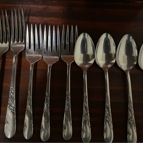 VTG 17 Piece 1950 Oneida Tudor Plate Community Bridal Wreath Floral Pattern - Picture 7 of 16